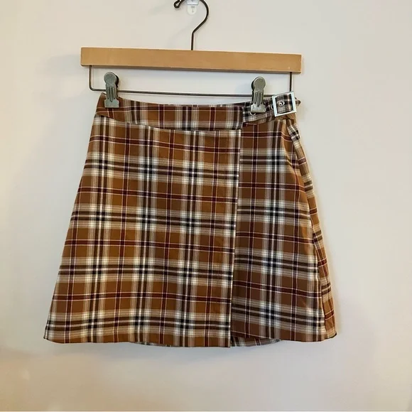 Brandy Melville Emerson Plaid Mini Skirt - Picture 3 of 9